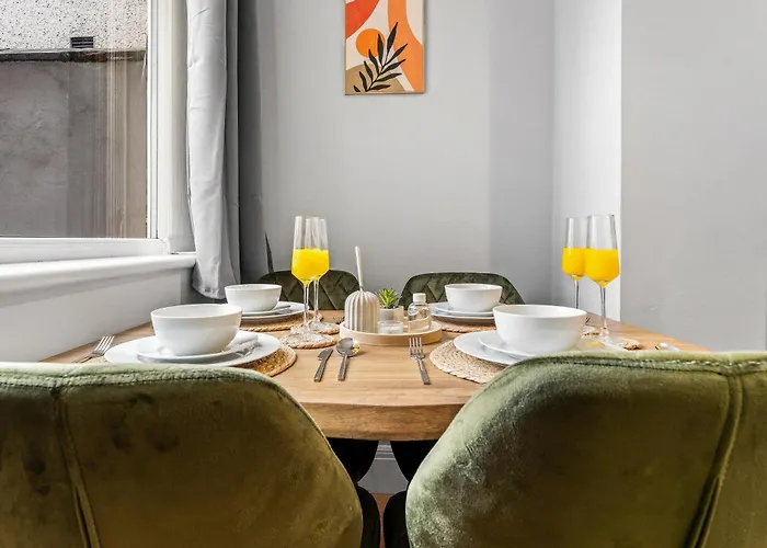 Comfortable 4 Bed - Free Parking & Fast Wifi * Denton (Tameside)