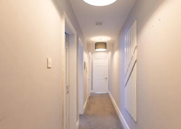 Charming 2-bed In M16