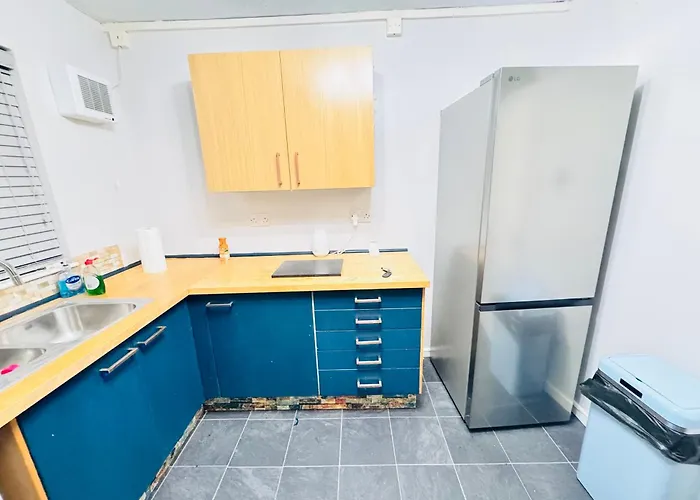 Daire Luxury 2-bed Apartment,office With Built-in Tv King Bed, Private Entrance And Free Parking