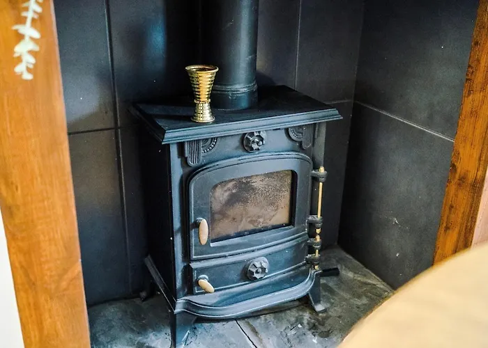 Apartman Stylish Home, Sleeps 7, Pool Table, Free Parking, Free Wi-fi, Full Kitchen, Perfect For Groups *