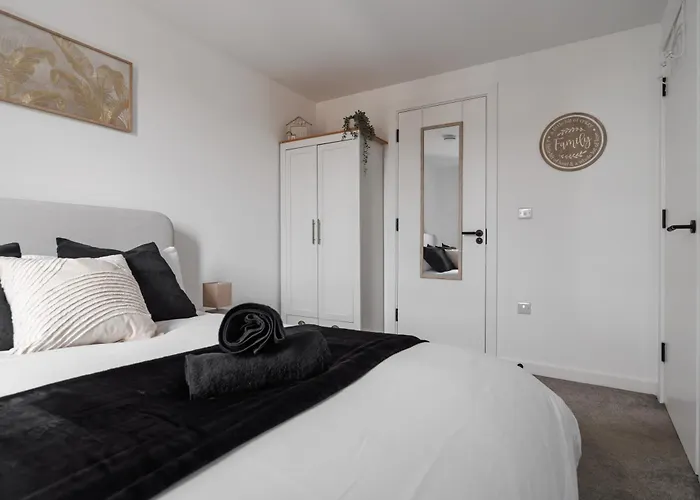 Apartament 2 Bedroom - Old Trafford - Balcony - Free Parking *