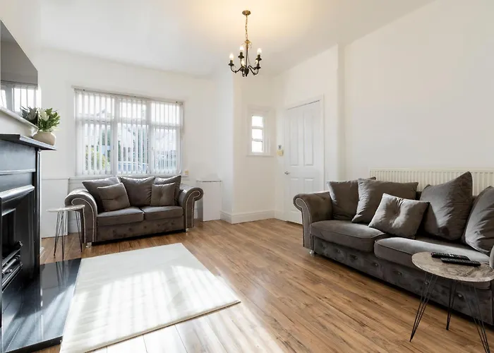 Free Parking, Large House For Contractors & Families, Sleeps 6, 15mins To Centre Appartement Manchester