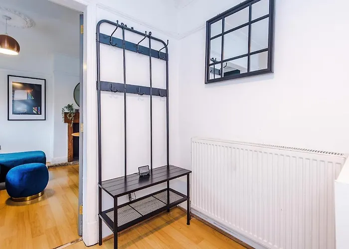 Stylish Home, Sleeps 7, Pool Table, Free Parking, Free Wi-fi, Full Kitchen, Perfect For Groups Appartamento Manchester