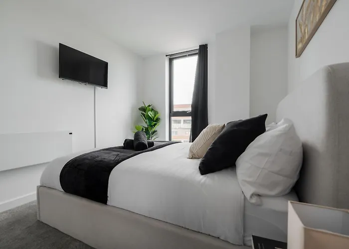 2 Bedroom - Old Trafford - Balcony - Free Parking דירה *