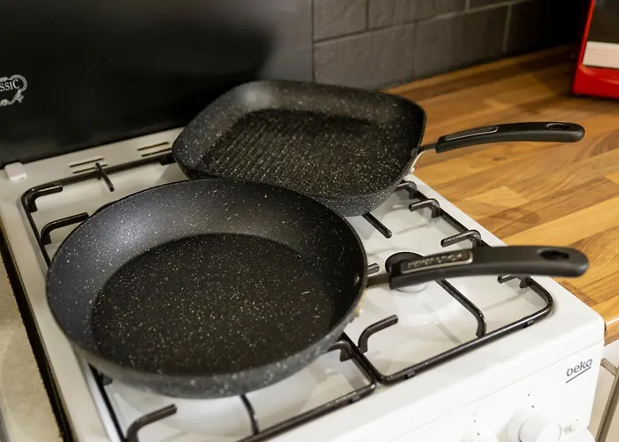 Free Parking, Large House For Contractors & Families, Sleeps 6, 15mins To Centre