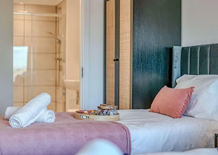 The Trafford Centre - City View - Close To Airport - Sleeps 6