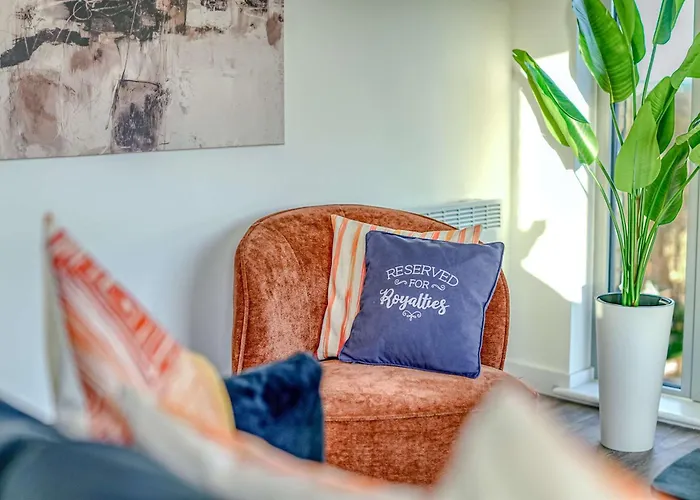 The Trafford Centre - City View - Close To Airport - Sleeps 6