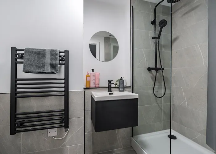 2 Bedroom - Old Trafford - Balcony - Free Parking דירה