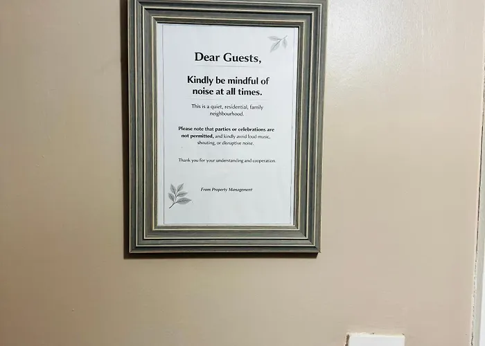 Daire Luxury 2-bed Apartment,office With Built-in Tv King Bed, Private Entrance And Free Parking *