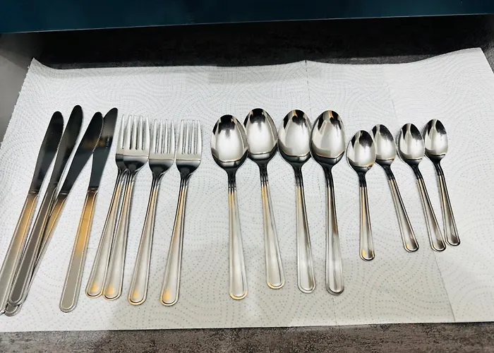 Luxury 2-bed Apartment,office With Built-in Tv King Bed, Private Entrance And Free Parking Daire Manchester