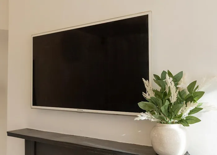 Free Parking, Large House For Contractors & Families, Sleeps 6, 15mins To Centre * מנצ'סטר