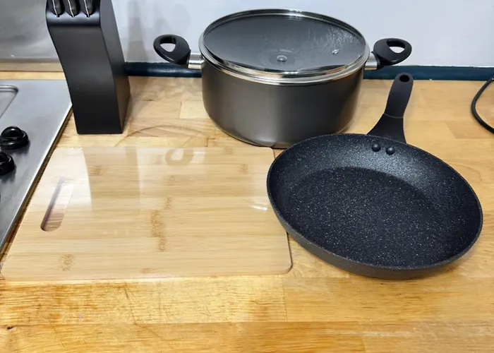 Apartamento Luxury 2-bed Apartment,office With Built-in Tv King Bed, Private Entrance And Free Parking *