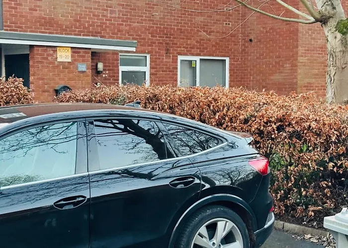 Daire Luxury 2-bed Apartment,office With Built-in Tv King Bed, Private Entrance And Free Parking