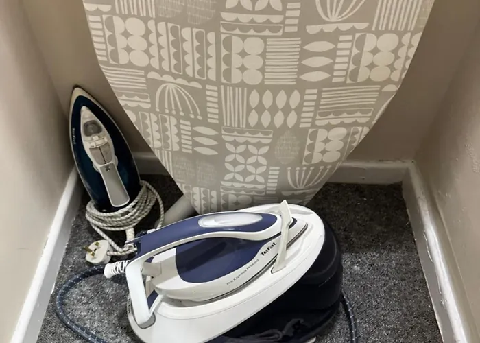 Luxury 2-bed Apartment,office With Built-in Tv King Bed, Private Entrance And Free Parking Appartement *