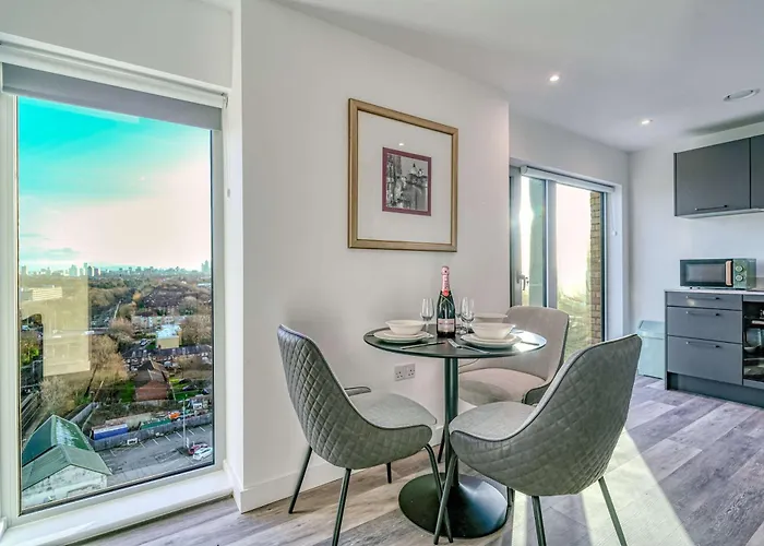 The Trafford Centre - City View - Close To Airport - Sleeps 6 *