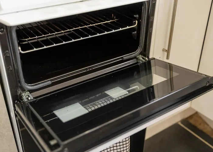 Free Parking, Large House For Contractors & Families, Sleeps 6, 15mins To Centre Μάντσεστερ