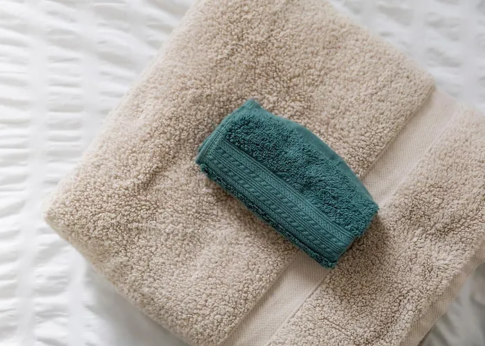 Free Parking, Large House For Contractors & Families, Sleeps 6, 15mins To Centre Manchester