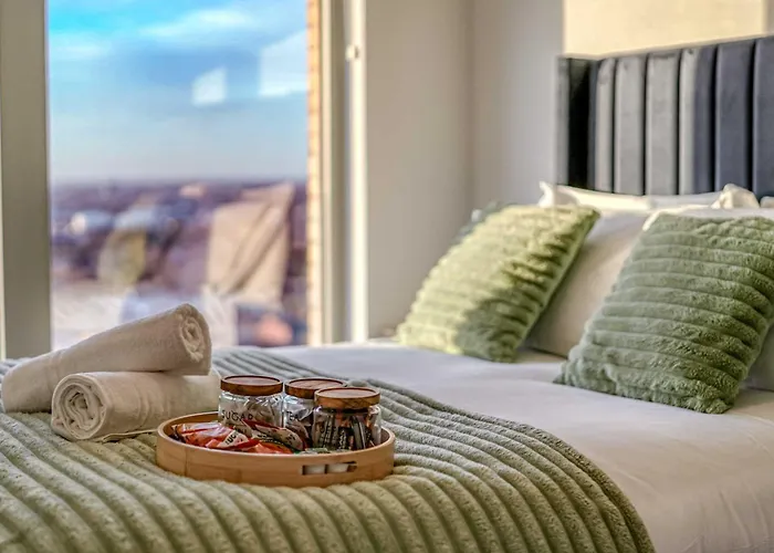 Апартаменты The Trafford Centre - City View - Close To Airport - Sleeps 6