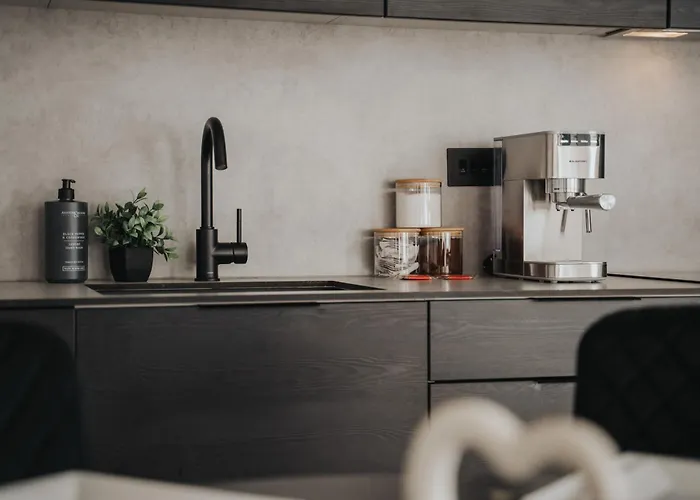 2 Bedroom - Old Trafford - Balcony - Free Parking Apartament