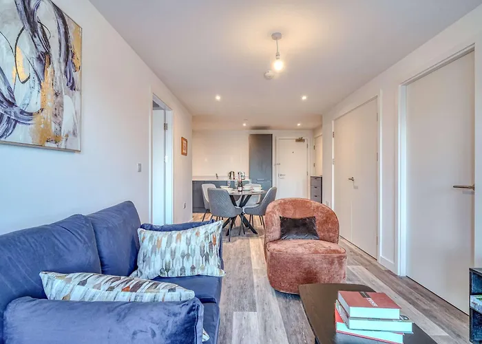 The Trafford Centre - City View - Close To Airport - Sleeps 6 * Манчестер