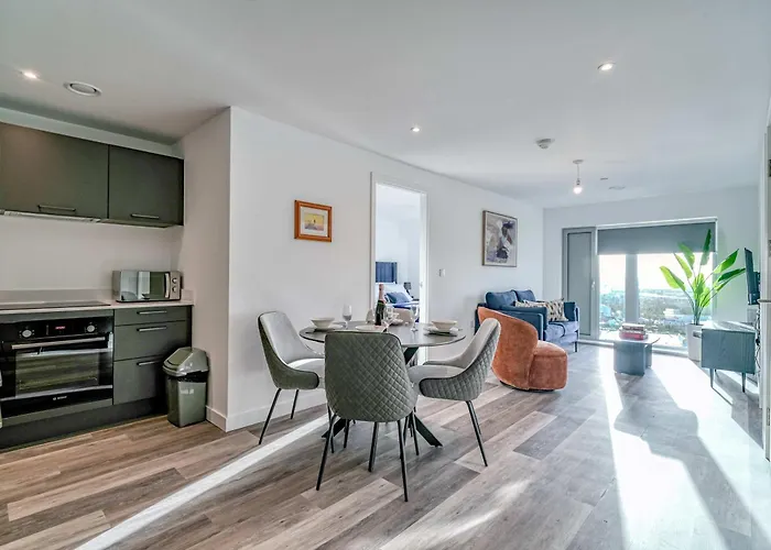 The Trafford Centre - City View - Close To Airport - Sleeps 6 Апартаменты