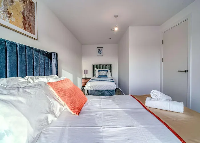 The Trafford Centre - City View - Close To Airport - Sleeps 6 * Манчестер