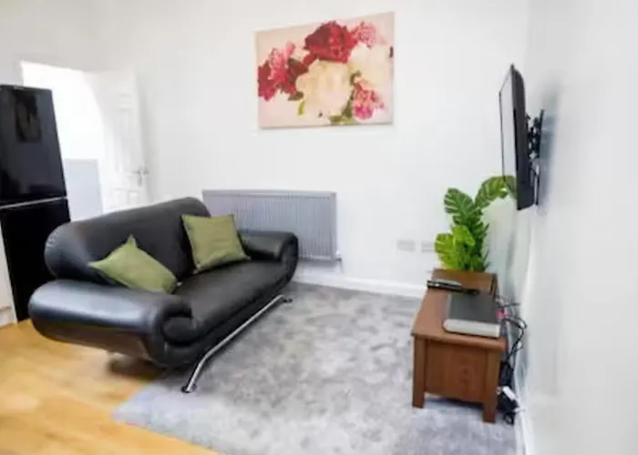 Family-friendly Two-bedroom Near Stadium Daire