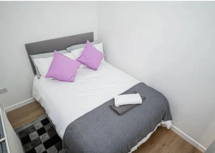 Family-friendly Two-bedroom Near Stadium * Manchester