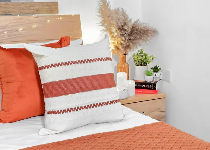 The Cozy Chapter - Spacious Near Centre & Old Trafford *