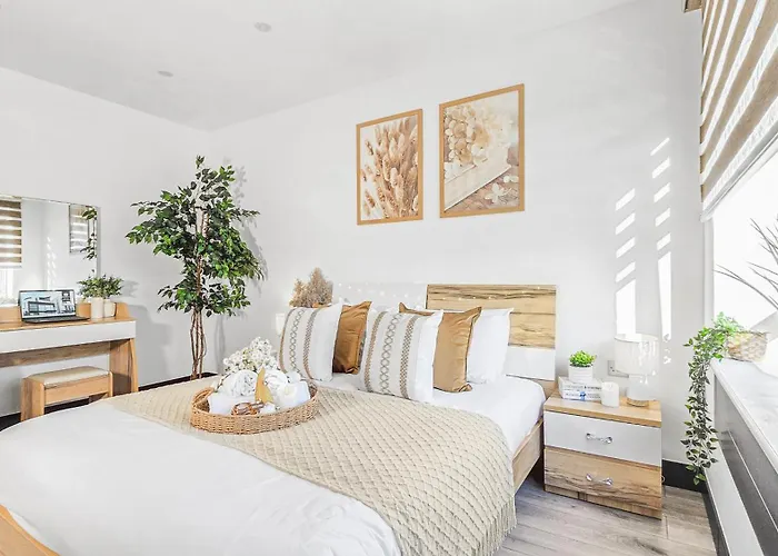 The Cozy Chapter - Spacious Near Centre & Old Trafford Manchester