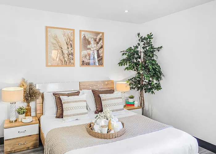 The Cozy Chapter - Spacious Near Centre & Old Trafford Manchester