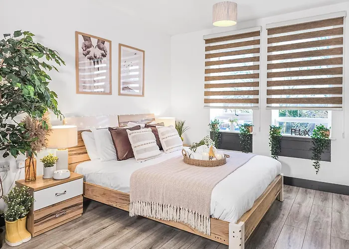 The Cozy Chapter - Spacious Near Centre & Old Trafford * Manchester