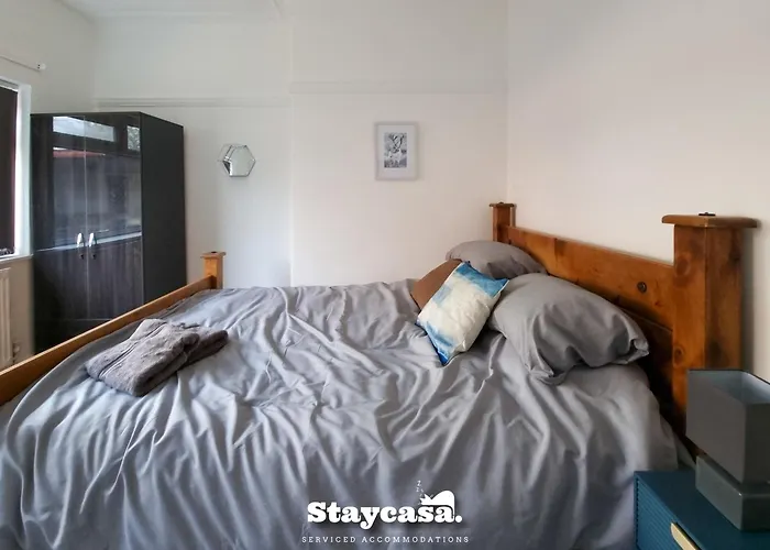 Spacious 6-bed With Large Patio And Free Parking Tatil Evi *