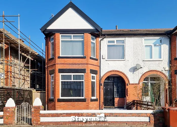 Spacious 6-bed With Large Patio And Free Parking Holiday home *