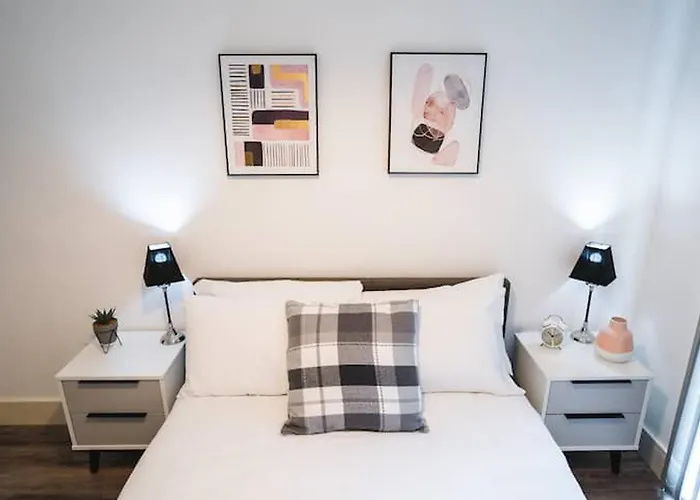 Staycay - Modern 1-bed In Centre Daire