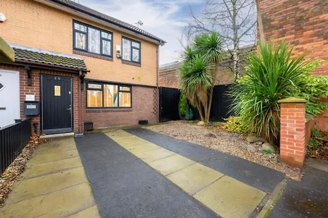 The Secret Garden Retreat With Hot Tub *