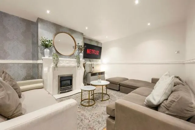 The Secret Garden Retreat With Hot Tub *