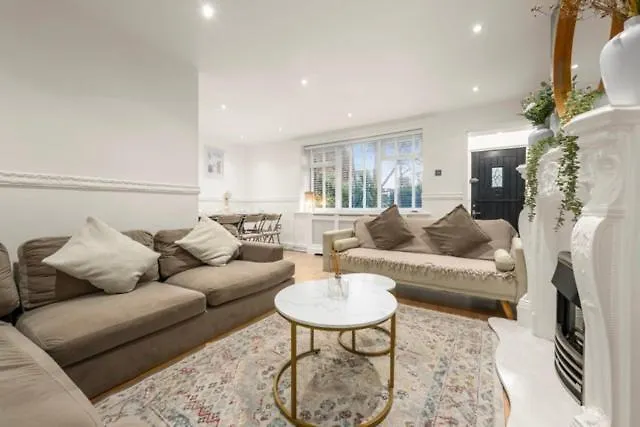 The Secret Garden Retreat With Hot Tub