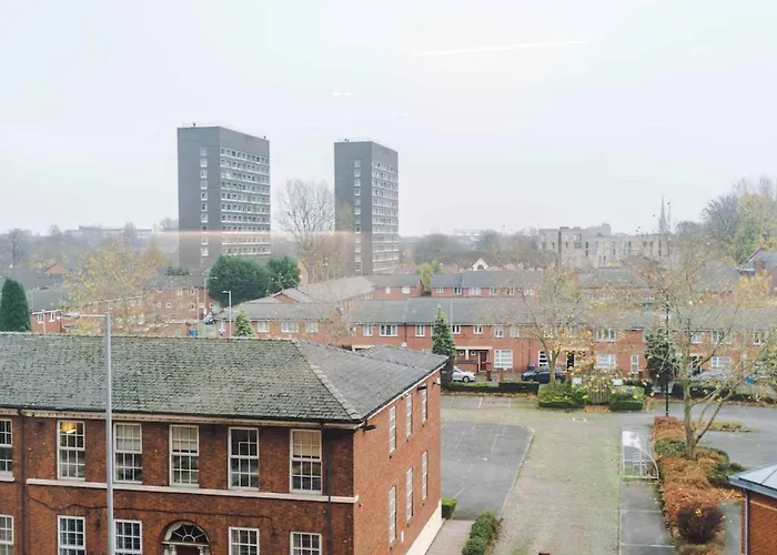 Modern Spacious Sleeps 5 Free High-speed Wi-fi Manchester