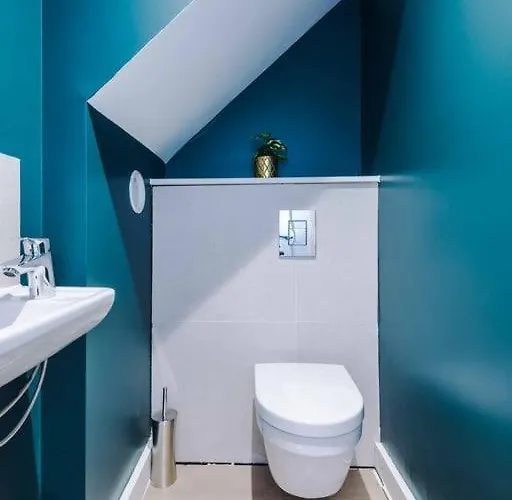 Modern Spacious Sleeps 5 Free High-speed Wi-fi Apartman *