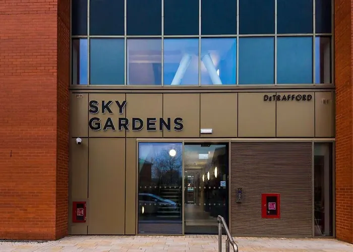 Modern Spacious Sleeps 5 Free High-speed Wi-fi