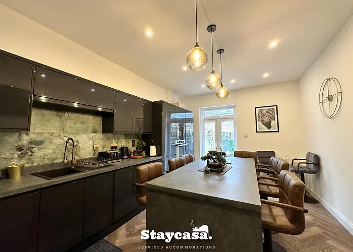 Spacious 5br In Leafy Withington