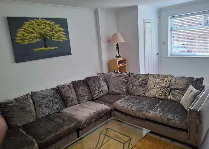 Cosy 2-bed House In Σπίτι διακοπών *