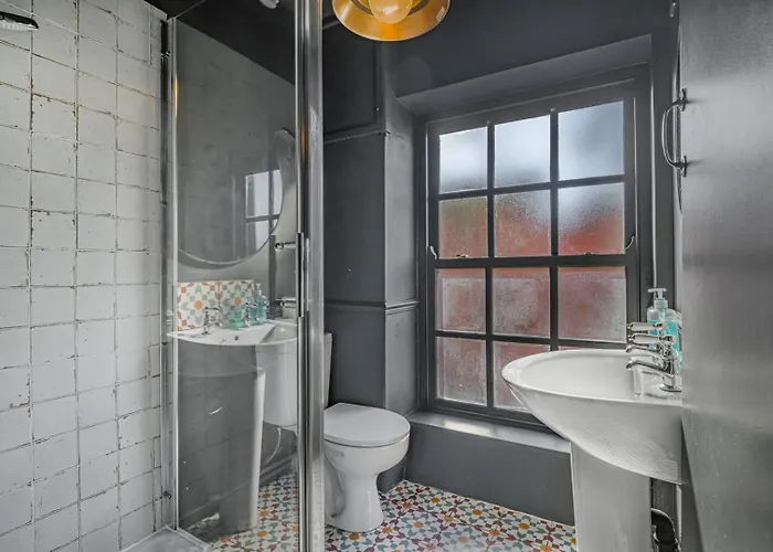 Guestready - Rose And Monkey *