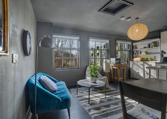 Guestready - Rose And Monkey