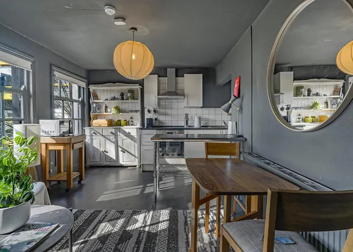 Guestready - Rose And Monkey * 맨체스터