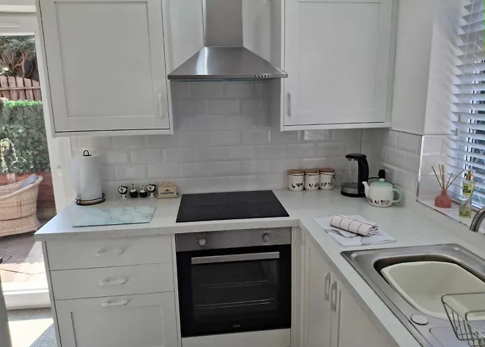 Cosy 2-bed House In Tatil Evi