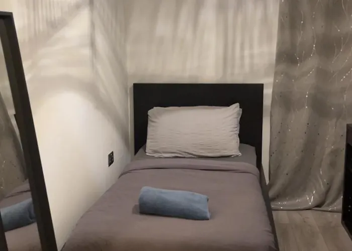 A House Near Etihad And Town Centre Homestay