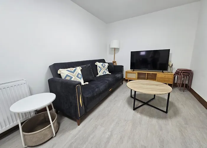 Near Old Trafford Modern 4br House For 7 Guests 펜션 *