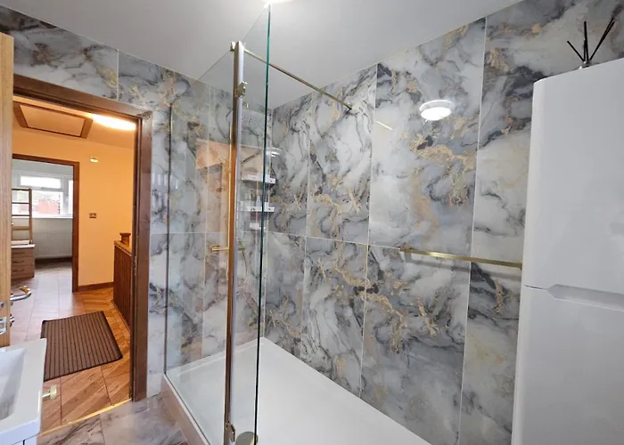 Near Old Trafford Modern 4br House For 7 Guests Tatil Evi Manchester